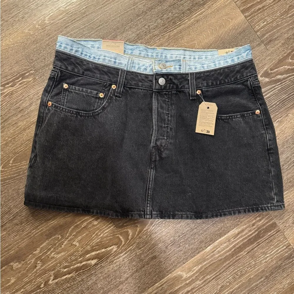 Levi's Dark Wash Denim icon Mini Skirt - Size 33